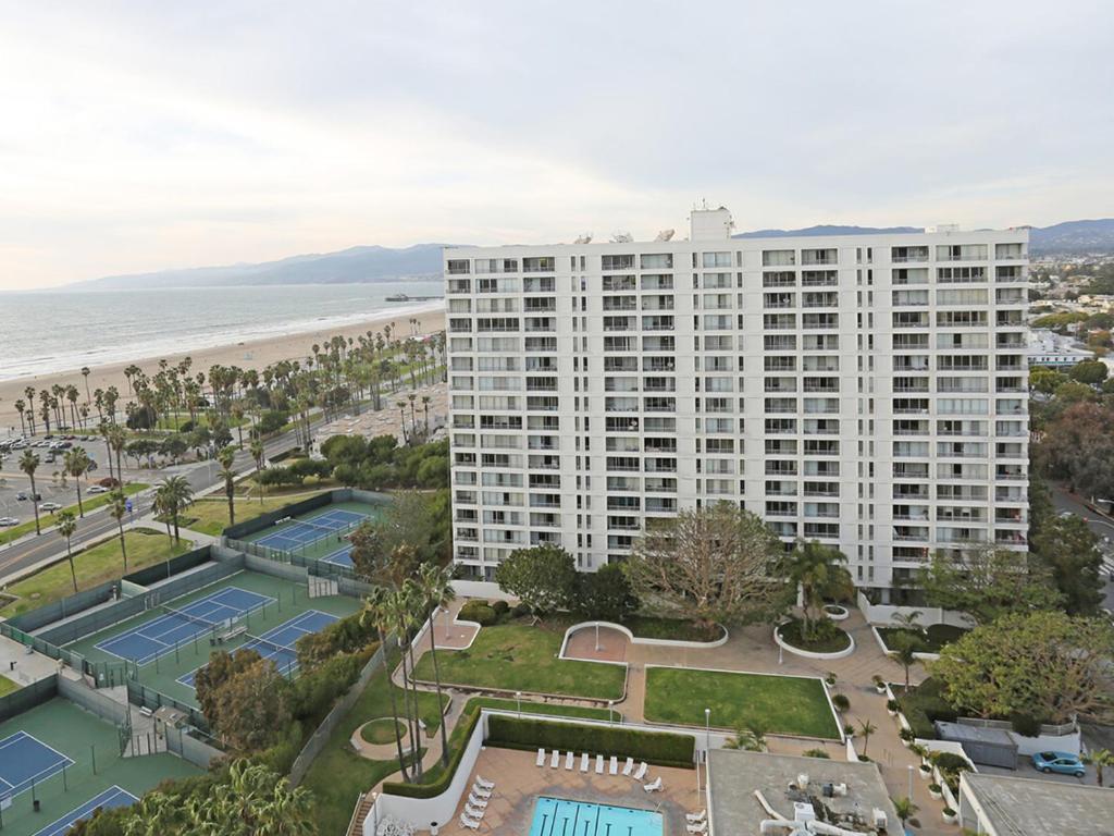 Stunning Ocean Views Luxurious High-floor Retreat Apartment *